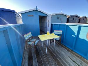 photo 4 of Beach hut Seaclusion  for hire Frinton-on-Sea